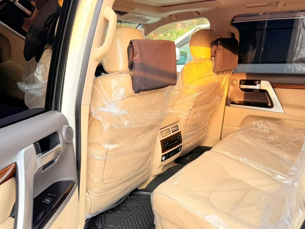 Toyota Land Cruiser 2016 for Sale in Karachi Toyota Land Cruiser 2016 for Sale in Karachi Image-6