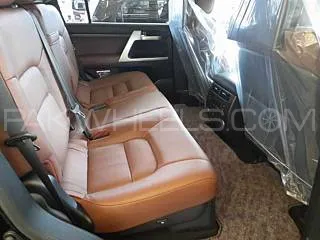 Toyota Land Cruiser 2020 for Sale in Lahore Toyota Land Cruiser 2020 for Sale in Lahore Image-9