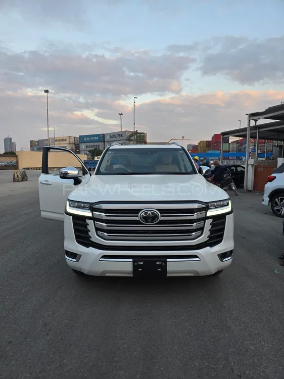 Toyota Land Cruiser 2023 for Sale in Multan Toyota Land Cruiser 2023 for Sale in Multan Image-1