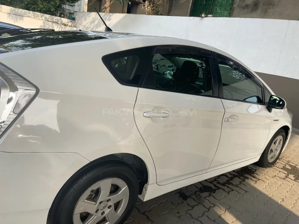 Toyota Prius 2011 for Sale in Lahore Toyota Prius 2011 for Sale in Lahore Image-8