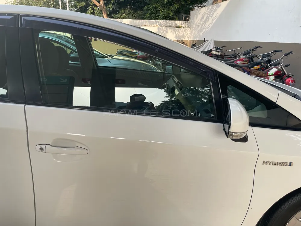 Toyota Prius 2011 for Sale in Lahore Toyota Prius 2011 for Sale in Lahore Image-11