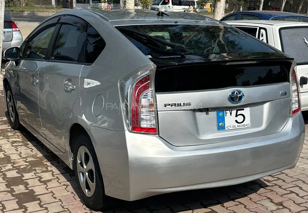 Toyota Prius 2013 for Sale in Peshawar Toyota Prius 2013 for Sale in Peshawar Image-1