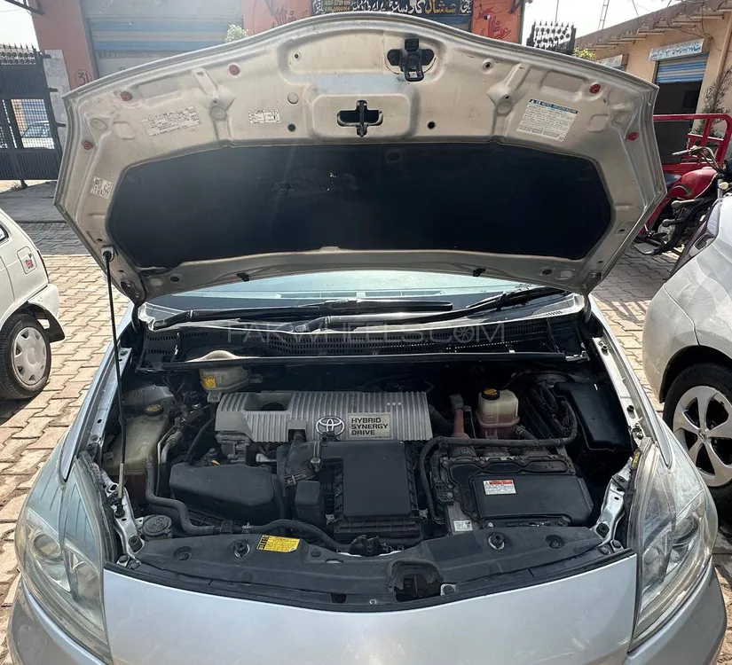 Toyota Prius 2013 for Sale in Peshawar Toyota Prius 2013 for Sale in Peshawar Image-10