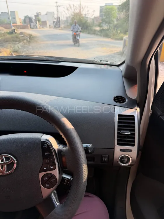 Toyota Prius 2007 for Sale in Okara Toyota Prius 2007 for Sale in Okara Image-9
