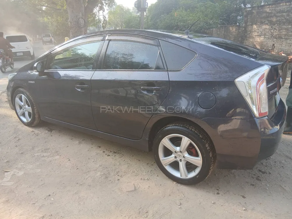 Toyota Prius 2011 for Sale in Lahore Image-1