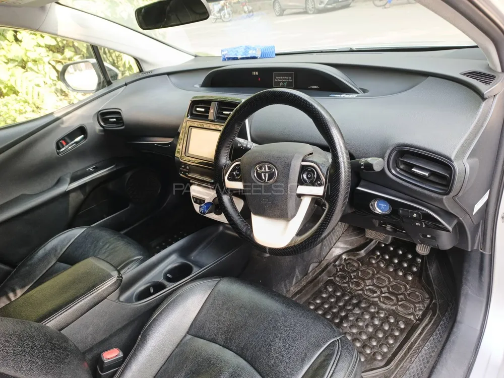 Toyota Prius 2016 for Sale in Lahore Toyota Prius 2016 for Sale in Lahore Image-5