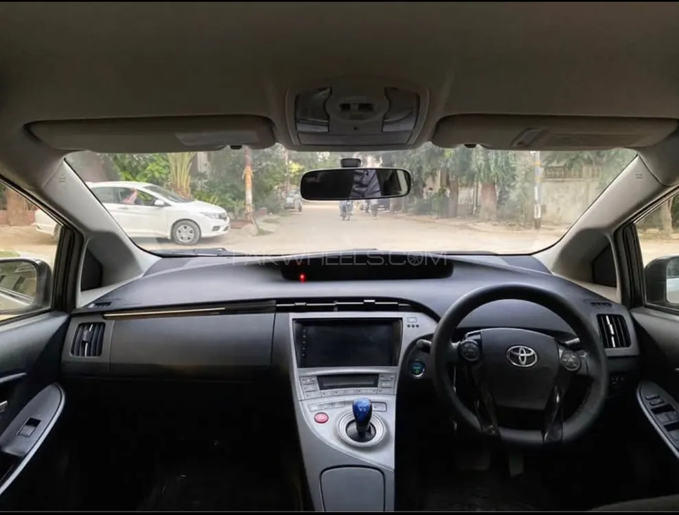 Toyota Prius 2012 for Sale in Karachi Toyota Prius 2012 for Sale in Karachi Image-4