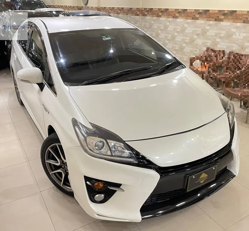 Toyota Prius 2013 for Sale in Karachi Toyota Prius 2013 for Sale in Karachi Image-2