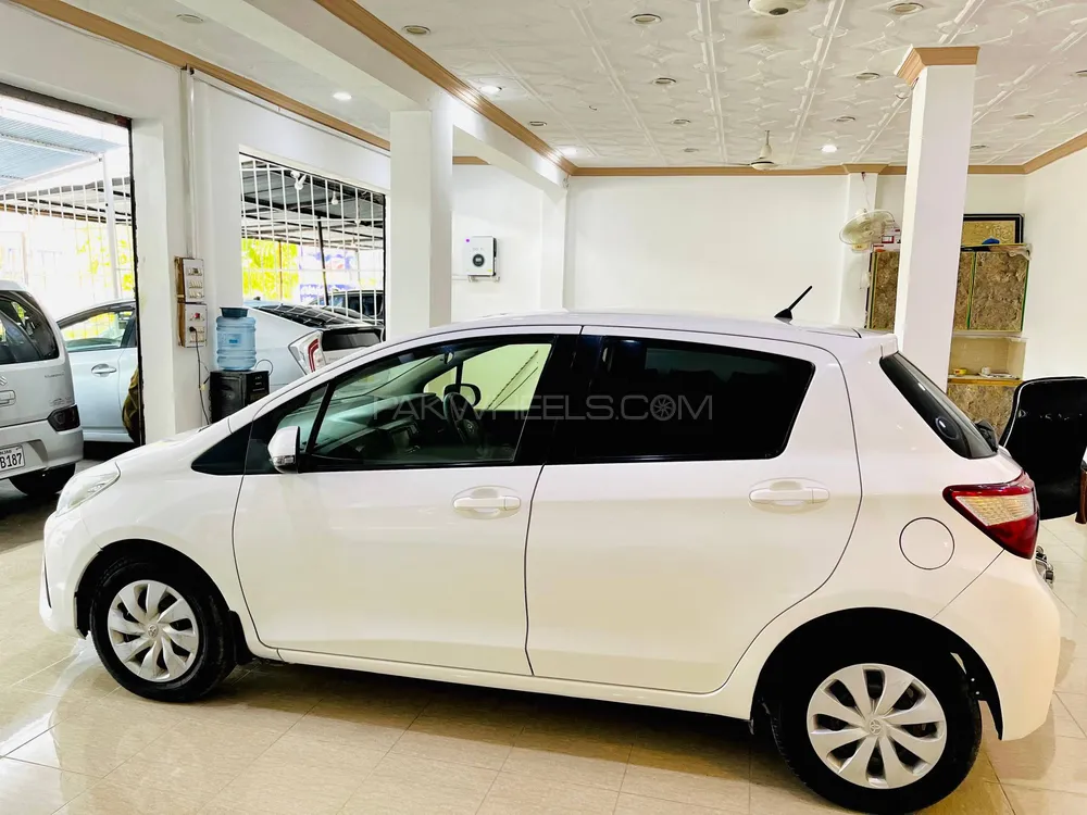 Toyota Vitz 2017 for Sale in Bahawalpur Toyota Vitz 2017 for Sale in Bahawalpur Image-3