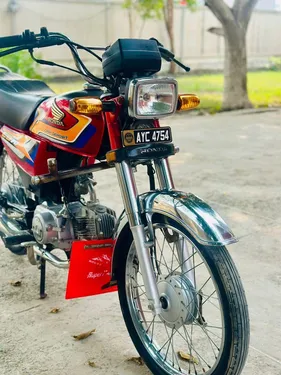 Honda CD 70 2025