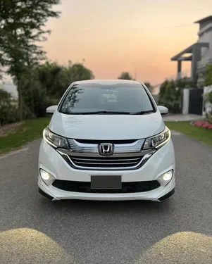 Honda Freed + Hybrid G Honda Sensing 2017
