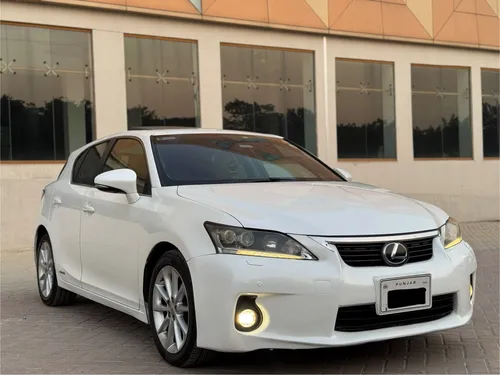 Lexus CT200h F Sport 2011