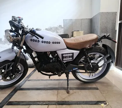 Suzuki GS 150 2014