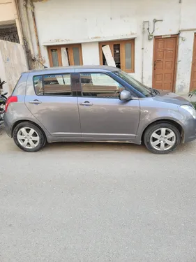 Suzuki Swift DLX Automatic 1.3 2014