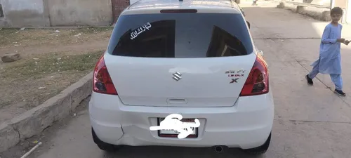 Suzuki Swift DLX 1.3 2015