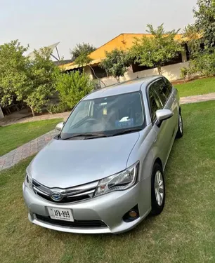 Toyota Corolla Fielder Hybrid 2015