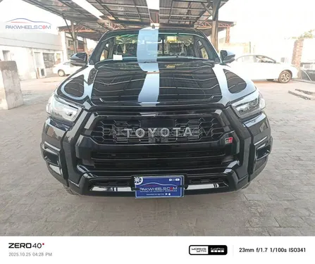 Toyota Hilux Revo GR-S 2025