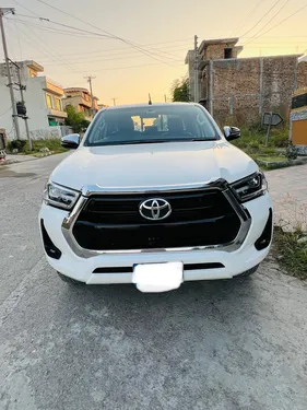 Toyota Hilux Revo V Automatic 2.8 2021