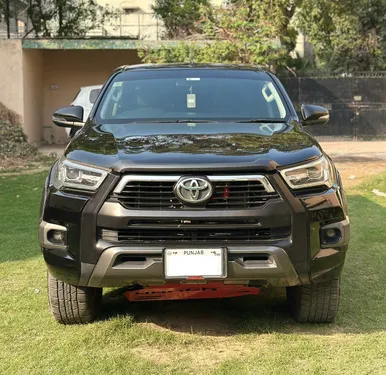 Toyota Hilux Revo V Automatic 2.8 2023