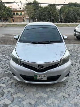 Toyota Vitz F 1.0 2011