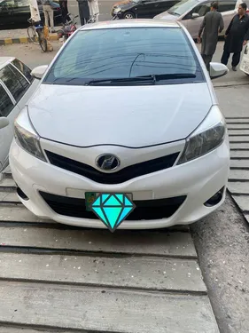 Toyota Vitz F 1.0 2013