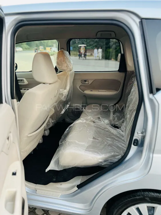 Daihatsu Move 2025 for Sale in Gujrat Daihatsu Move 2025 for Sale in Gujrat Image-9