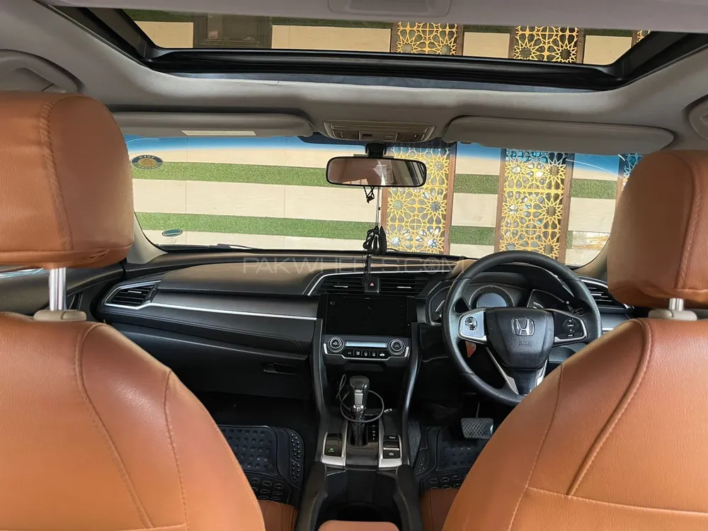Honda Civic 2018 for Sale in Faisalabad Honda Civic 2018 for Sale in Faisalabad Image-4