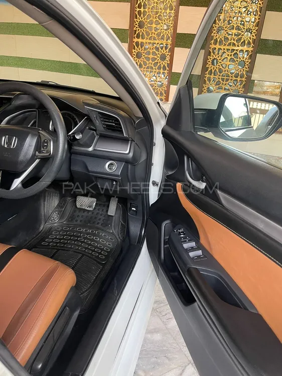 Honda Civic 2018 for Sale in Faisalabad Honda Civic 2018 for Sale in Faisalabad Image-11