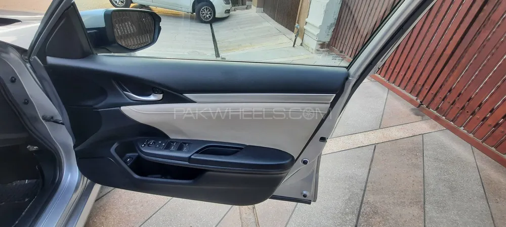 Honda Civic 2018 for Sale in Lahore Honda Civic 2018 for Sale in Lahore Image-17