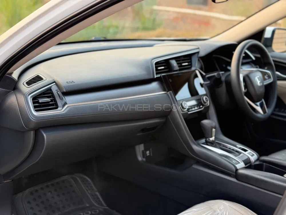 Honda Civic 2018 for Sale in Mandi bahauddin Honda Civic 2018 for Sale in Mandi bahauddin Image-5