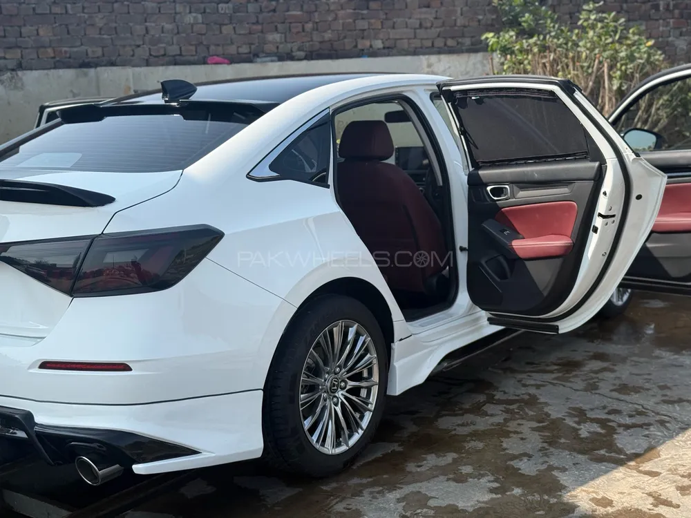 Honda Civic 2025 for Sale in Sialkot Honda Civic 2025 for Sale in Sialkot Image-3