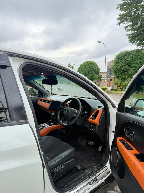 Honda Vezel 2016 for Sale in Lahore Honda Vezel 2016 for Sale in Lahore Image-3