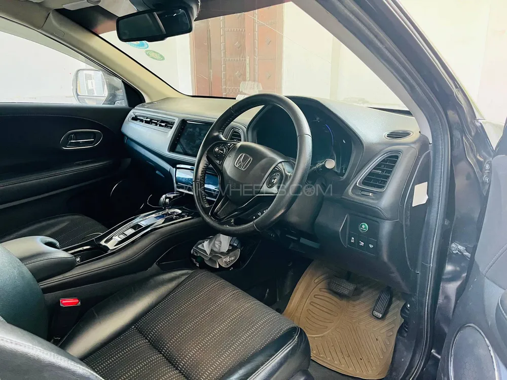 Honda Vezel 2014 for Sale in Lahore Honda Vezel 2014 for Sale in Lahore Image-6