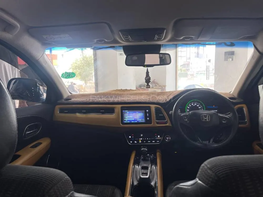 Honda Vezel 2015 for Sale in Karachi Honda Vezel 2015 for Sale in Karachi Image-5