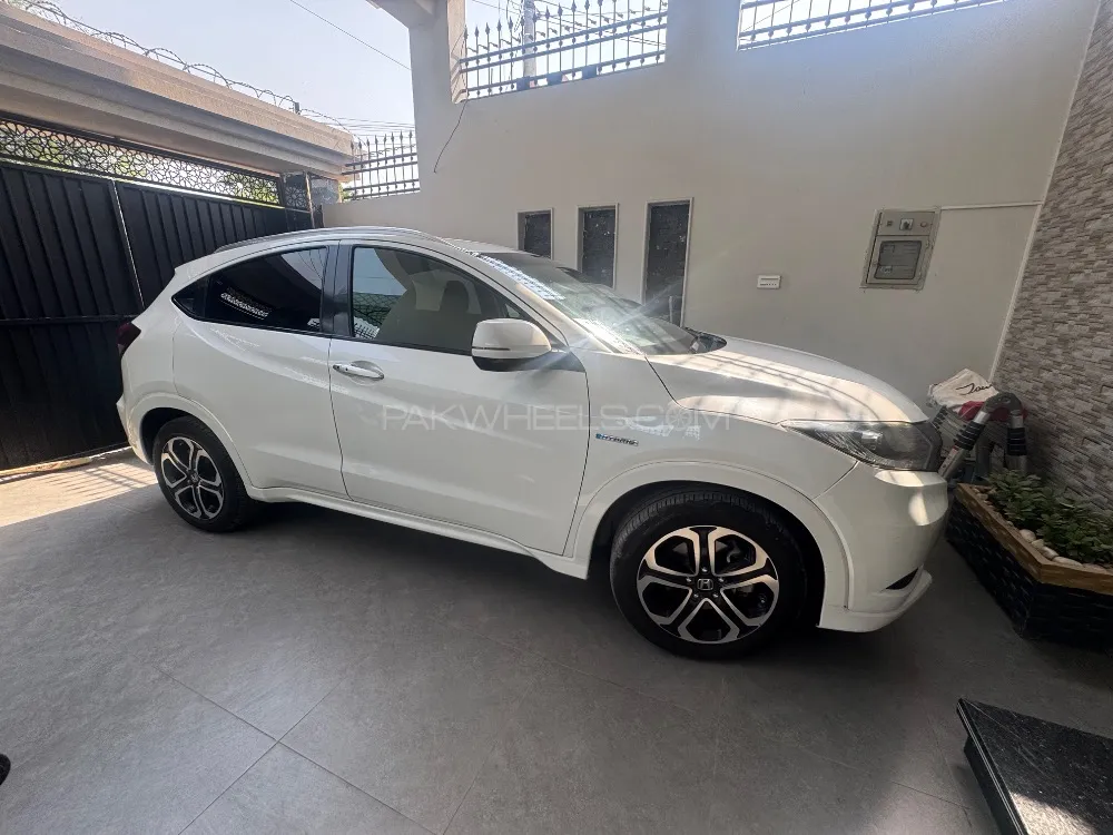 Honda Vezel 2015 for Sale in Multan Honda Vezel 2015 for Sale in Multan Image-2