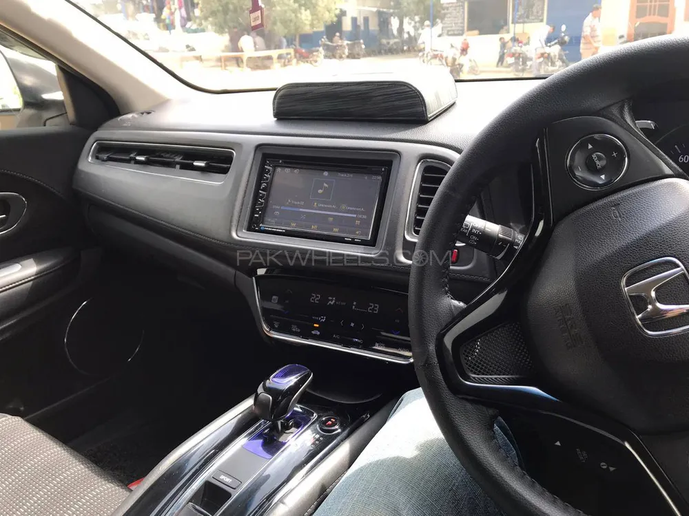 Honda Vezel 2015 for Sale in Karachi Honda Vezel 2015 for Sale in Karachi Image-3