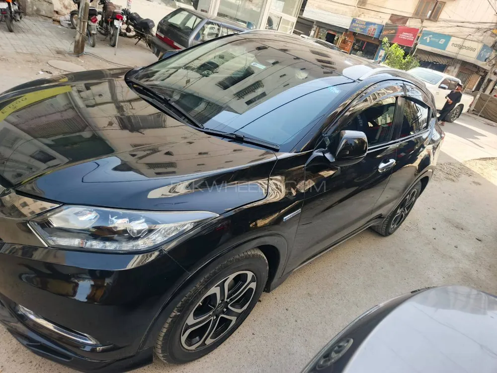 Honda Vezel 2017 for Sale in Karachi Honda Vezel 2017 for Sale in Karachi Image-2