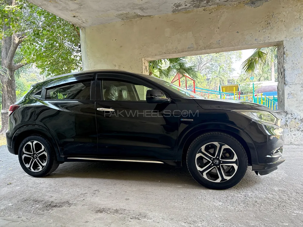 Honda Vezel 2016 for Sale in Lahore Honda Vezel 2016 for Sale in Lahore Image-3