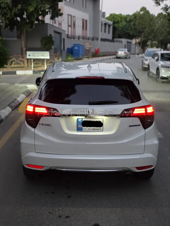 Honda Vezel 2020 for Sale in Rawalpindi Honda Vezel 2020 for Sale in Rawalpindi Image-2