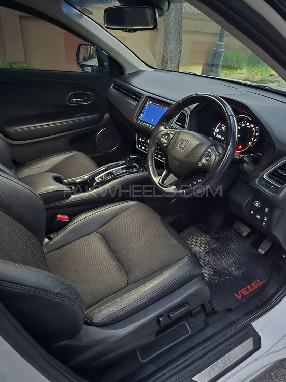 Honda Vezel 2020 for Sale in Rawalpindi Honda Vezel 2020 for Sale in Rawalpindi Image-6
