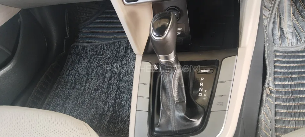 Hyundai Elantra 2021 for Sale in Lahore Hyundai Elantra 2021 for Sale in Lahore Image-12