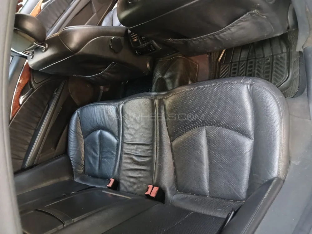 Mercedes Benz E Class 2004 for Sale in Faisalabad Mercedes Benz E Class 2004 for Sale in Faisalabad Image-14