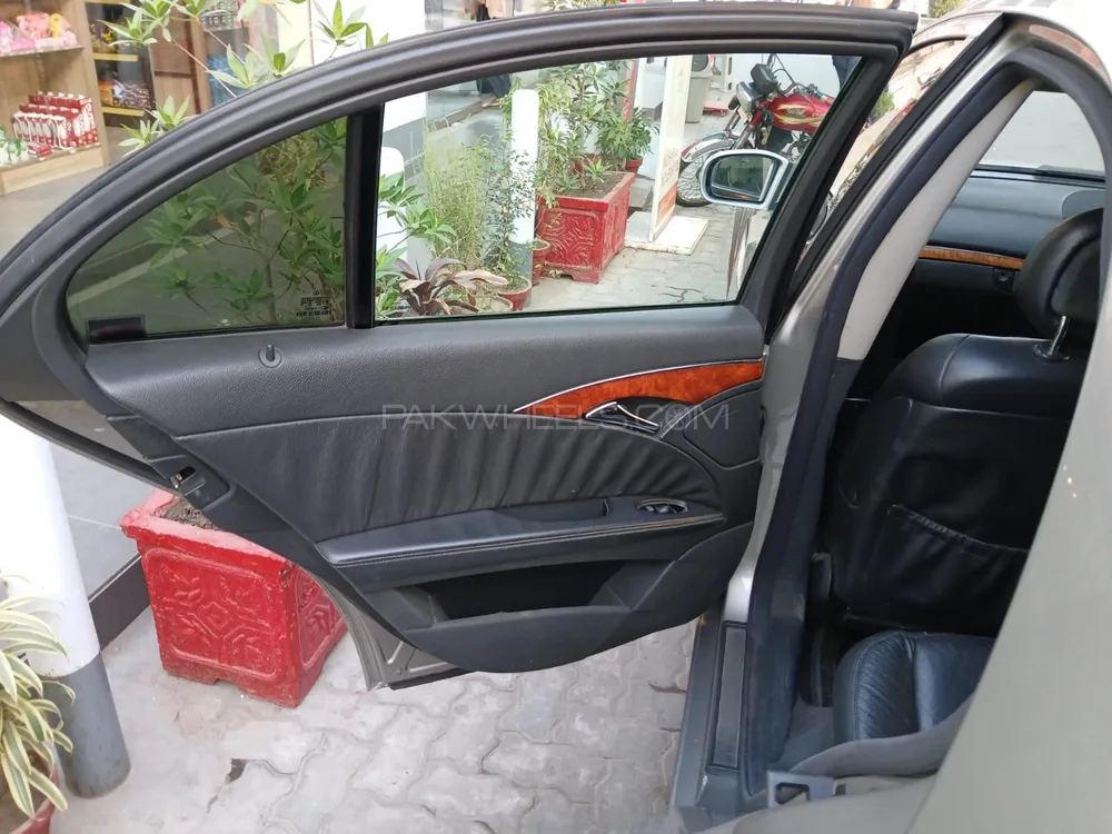 Mercedes Benz E Class 2004 for Sale in Faisalabad Mercedes Benz E Class 2004 for Sale in Faisalabad Image-19