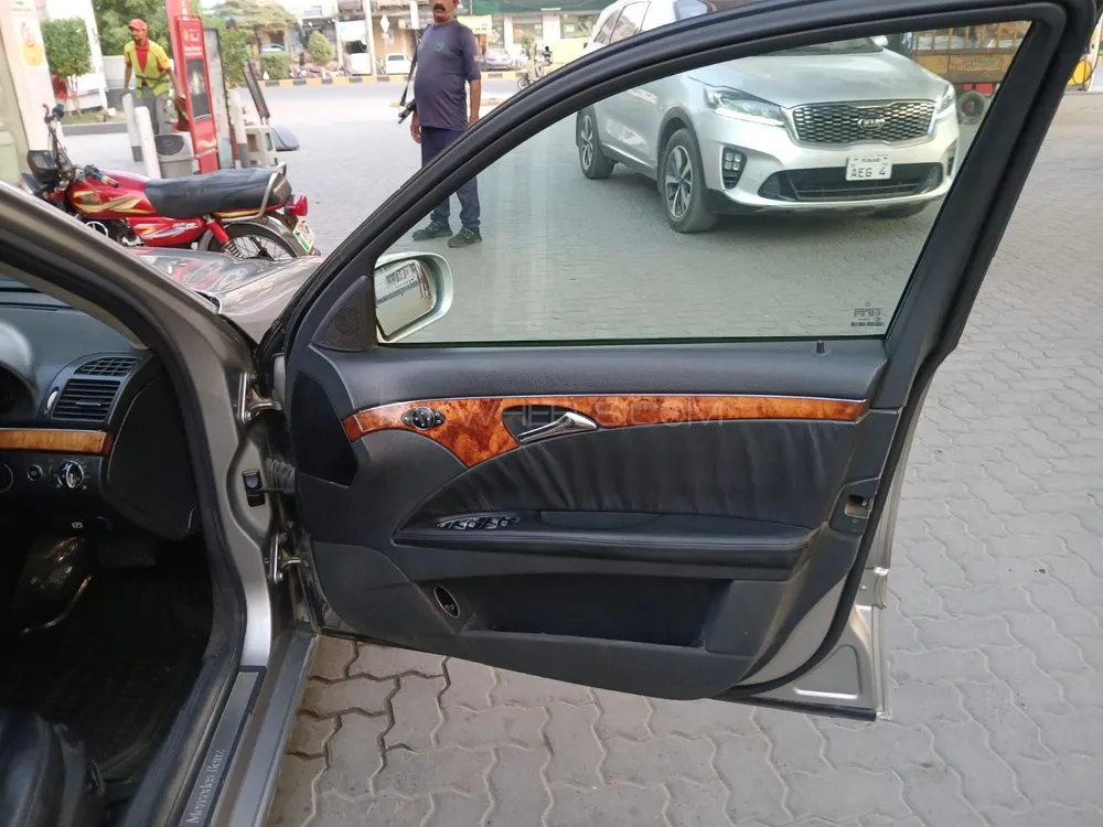Mercedes Benz E Class 2004 for Sale in Faisalabad Mercedes Benz E Class 2004 for Sale in Faisalabad Image-18