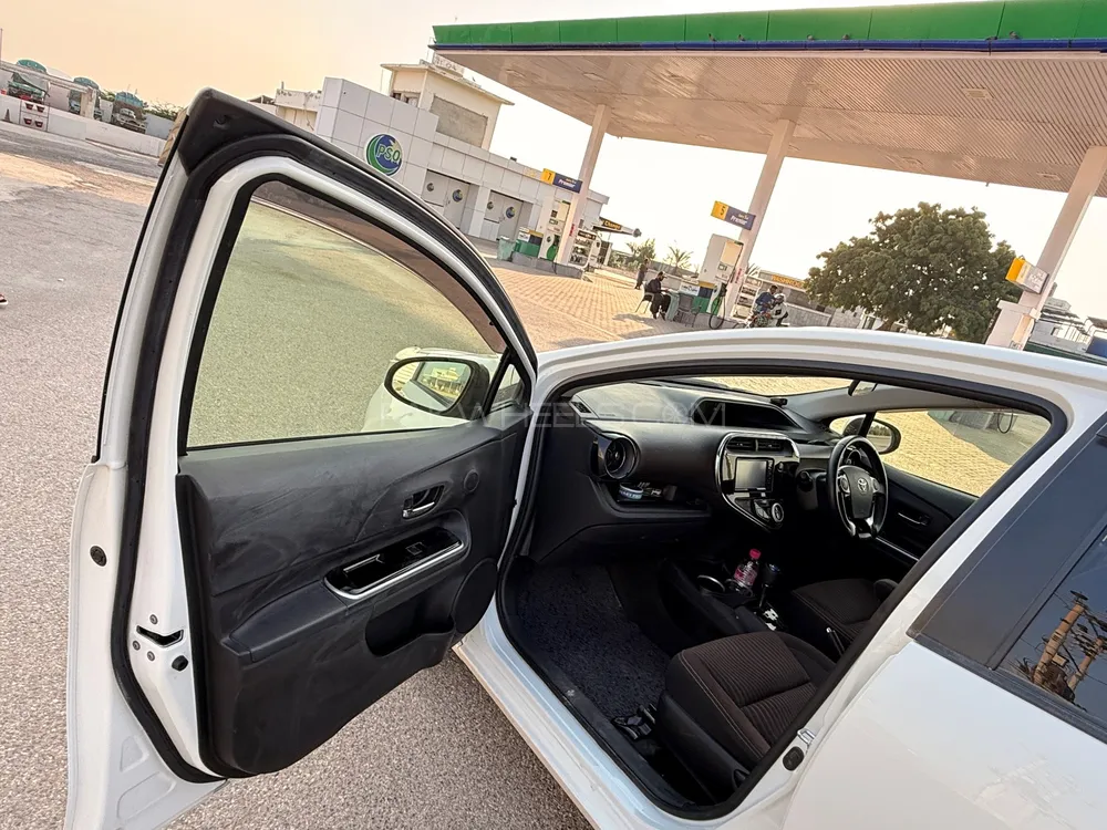 Toyota Aqua 2017 for Sale in Karachi Toyota Aqua 2017 for Sale in Karachi Image-4