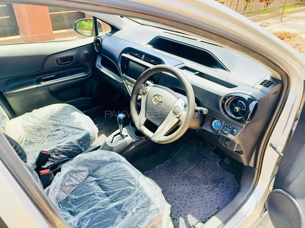 Toyota Aqua 2015 for Sale in Lahore Toyota Aqua 2015 for Sale in Lahore Image-9