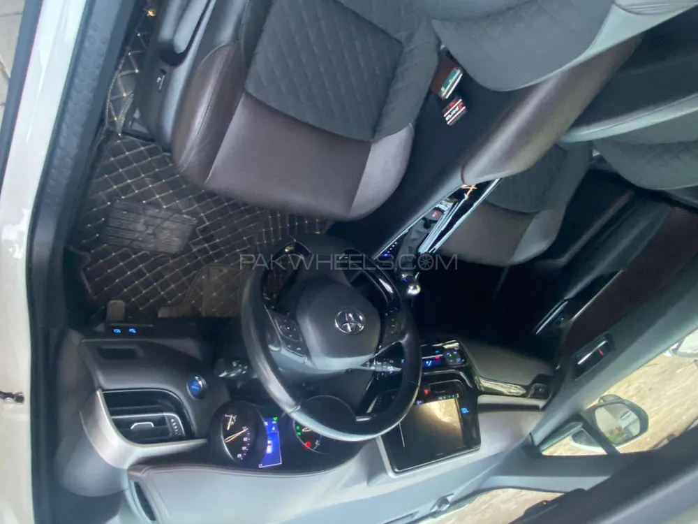 Toyota C-HR 2017 for Sale in Islamabad Toyota C-HR 2017 for Sale in Islamabad Image-6