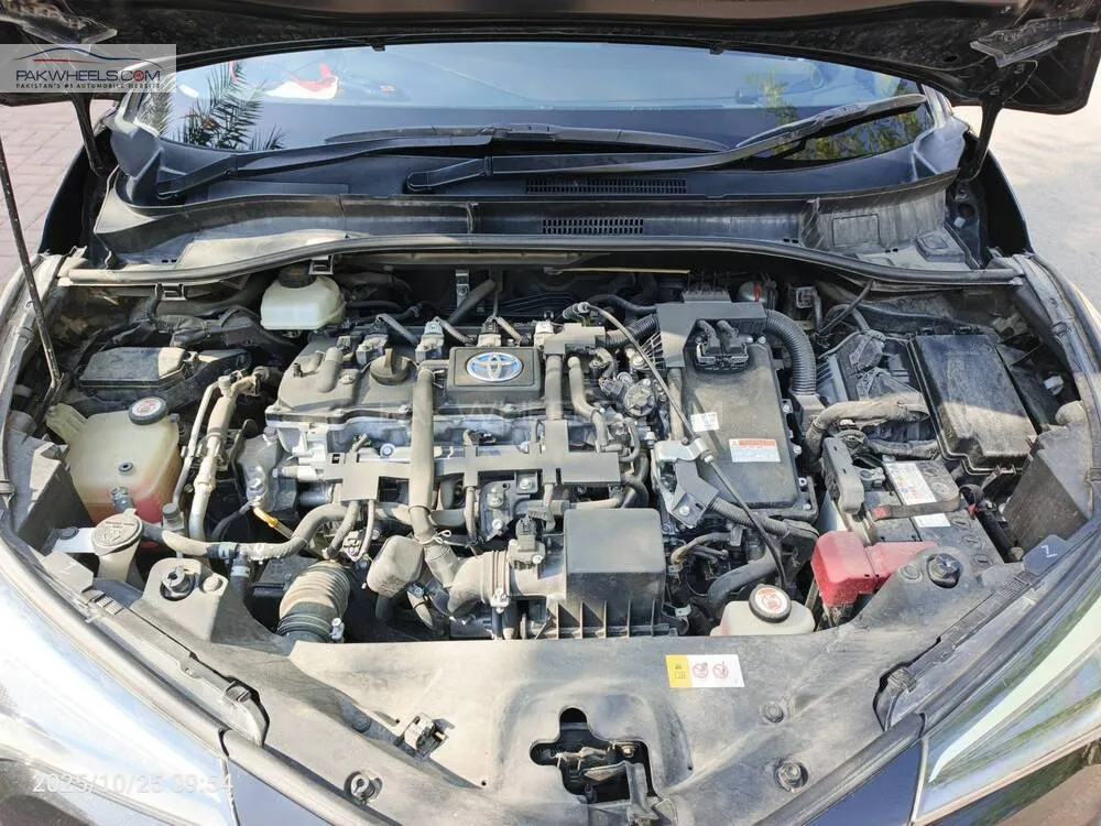 Toyota C-HR 2018 for Sale in Karachi Toyota C-HR 2018 for Sale in Karachi Image-8