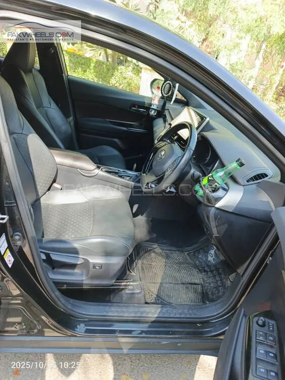 Toyota C-HR 2018 for Sale in Karachi Toyota C-HR 2018 for Sale in Karachi Image-10