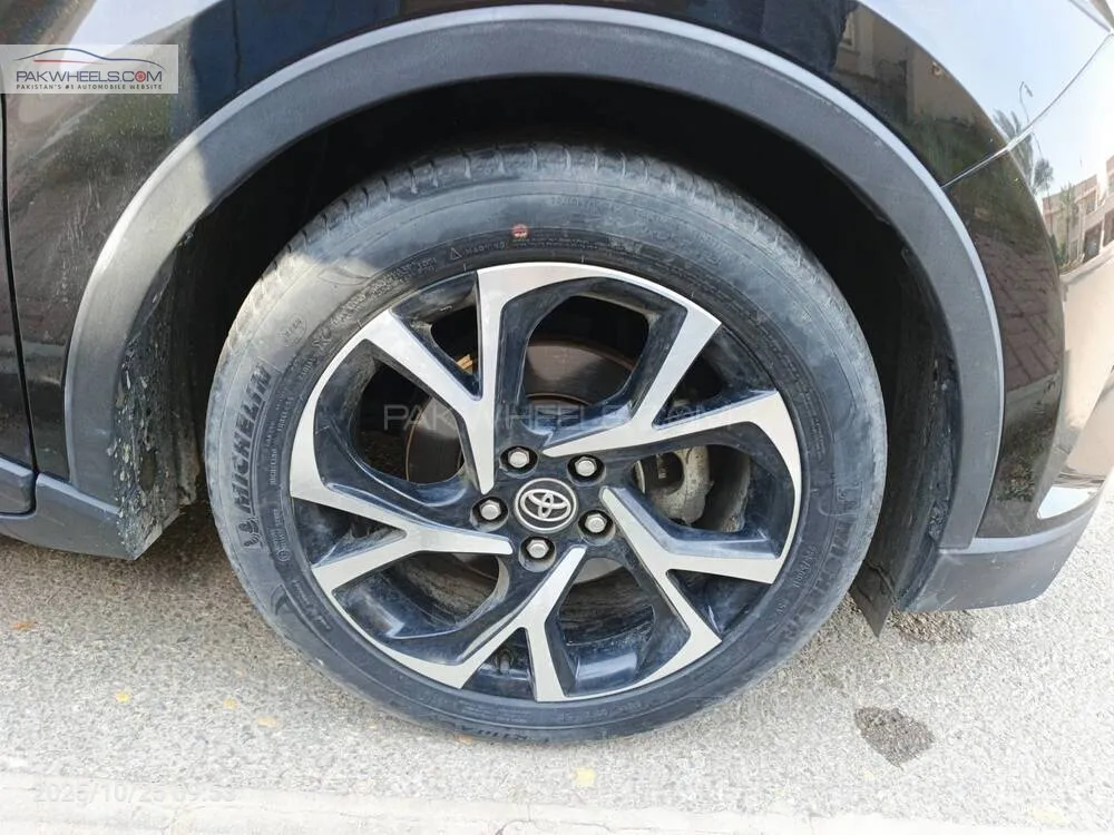 Toyota C-HR 2018 for Sale in Karachi Toyota C-HR 2018 for Sale in Karachi Image-14
